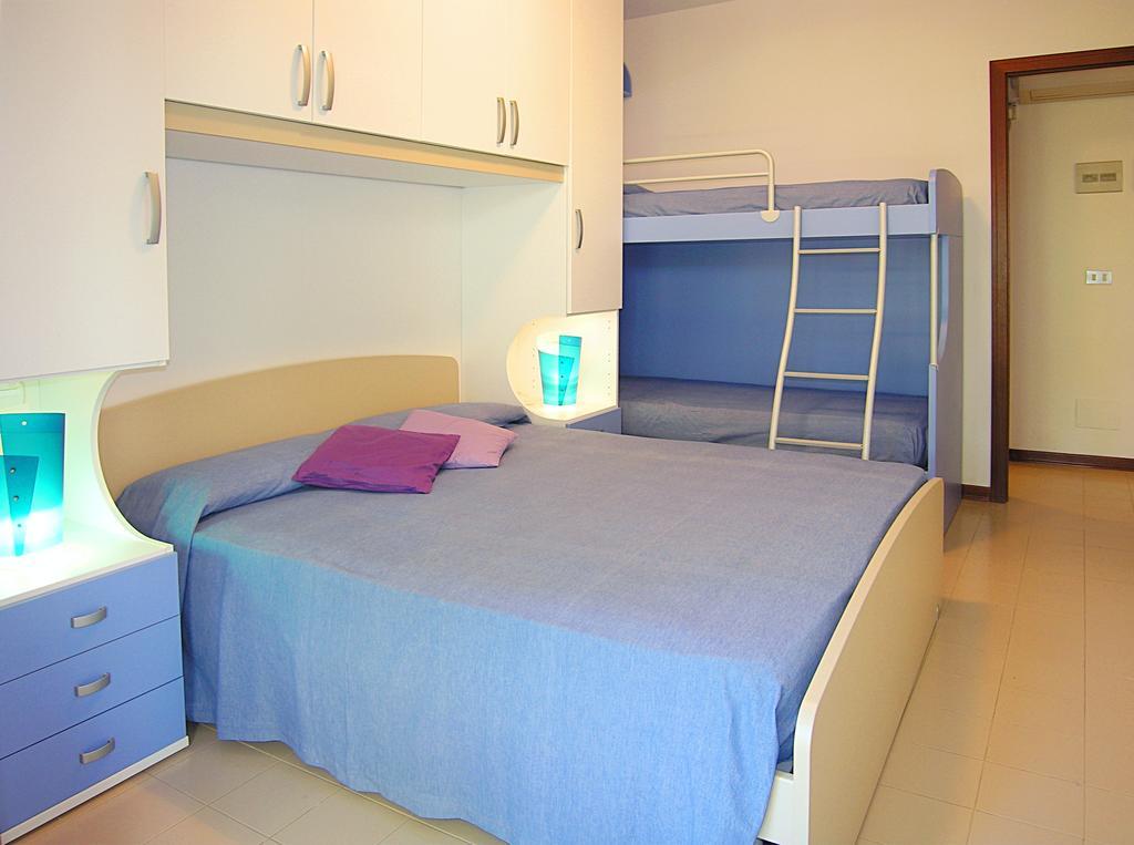Apartment Gemini Con Piscina Bibione Room photo