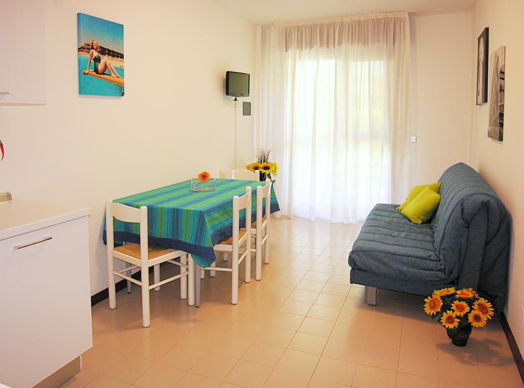 Apartment Gemini Con Piscina Bibione Room photo